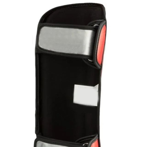 Espinillera de Protección Profesional Personalizada con Cubierta de Cuero PU, Correas Ajustables Seguras, Fácil de Usar para Fútbol - Product Image 4