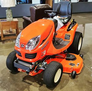 Tracteur compact diesel Kubota, tondeuse à gazon. - Product Image 1