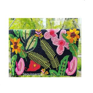 Bolso hecho a mano con forma de sobre para mujer, bandolera con cuentas, diseño de pájaros - Product Image 1