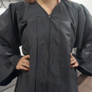 Conjunto de Toga y Birrete de Graduación Académica Personalizado de Alta Calidad en Negro Brillante Mate, en Poliéster/Algodón para Uniformes Escolares - Product Image 1