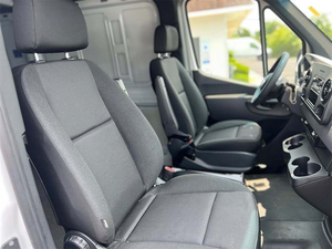 Mercedes-Benz Sprinter 2500 144 Crew SUV RWD Diesel Automatique Blanc 2024 (Occasion - Excellent État) Démarrage à Distance Bluetooth - Product Image 2