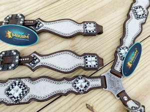 Juego de arreos para caballo personalizados, diseño de girasoles y hojas pintados a mano sobre cuero, cabezada y pechera estilo western. - Product Image 6