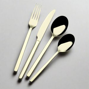 Juego de cubiertos de metal de diseño clásico para la mesa de comedor formal que ofrece elegancia atemporal y durabilidad. - Product Image 4