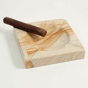 Cenicero Cuadrado Contemporáneo de Resina Hecho a Mano, Resistente al Calor, Diseño Personalizable en Color y Tamaño para Hogar, Hotel y Auto - Product Image 2