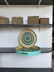 Plateau rond en bambou peint bleu ensemble de 2 avec décoration de table en jonc de mer Matériau naturel Fabriqué au Vietnam Vaisselle en gros - Product Image 4