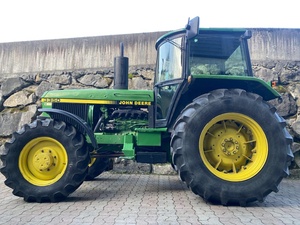 Tractor John Deeree 3350 usado con cabina Buen estado de calidad - Product Image 3