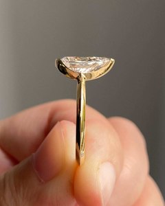 Bague de fiançailles solitaire en diamant de laboratoire CVD taille poire 2,50 carats, sertie demi-cerclée, certifiée IGI, bijoux fins pour mariage - Product Image 4