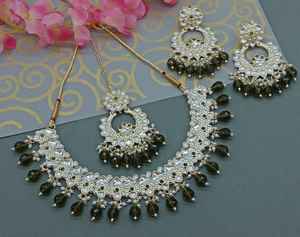 Nuevo diseño chapado en oro tradicional gota perla y piedra tachonado pendiente Mangtika gargantilla collar conjunto y conjunto de joyería para mujer - Product Image 1