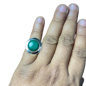 แหวนพลอย925สเตอร์ลิงคลาสสิกสีเขียวธรรมชาติขอบแฮนด์เมดสำหรับงานแต่งงานและปาร์ตี้ของผู้หญิงขายส่ง - Product Image 2