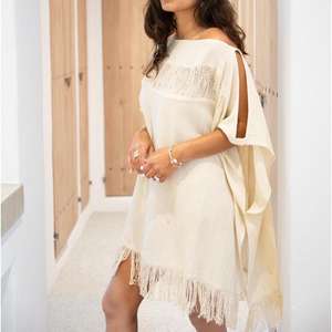 Robe poncho ample conçue pour les femmes modernes qui privilégient le confort, la polyvalence et la mode simple en provenance d'Inde - Product Image 3