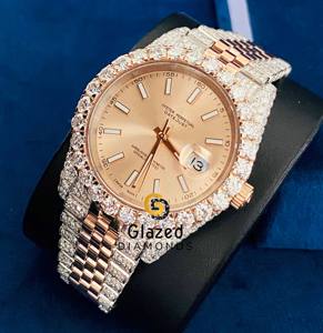 นาฬิกางานปาร์ตี้สุดหรูสำหรับผู้ชายทำจากเพชรโมอิสซาไนต์ทรงกลมที่สวยงามและหน้าปัดบาแกตต์แบบไม่มีสี - Product Image 1