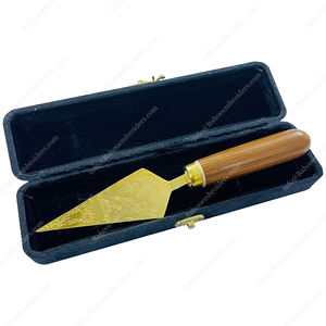 Truelle maçonnique en or avec gravure personnalisée - Product Image 1