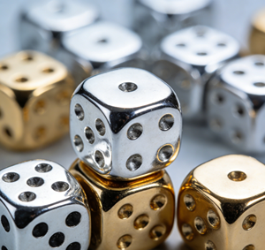 Ensemble de dés en acrylique plaqué or et argent brillant de 16 mm, thème Mahjong créatif pour les fournitures de bar, dés de bonne qualité - Product Image 1