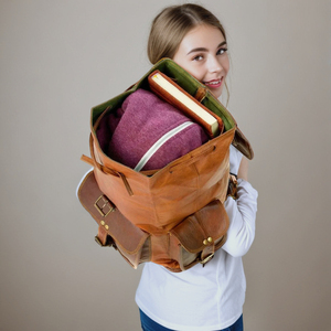 กระเป๋าเป้สะพายหลังของผู้หญิงหนังแท้สไตล์วินเทจแบบกำหนดเอง2025กระเป๋าเดินทางหนังพู่ห้อยหนังแฟชั่นสำหรับนักเรียน - Product Image 3