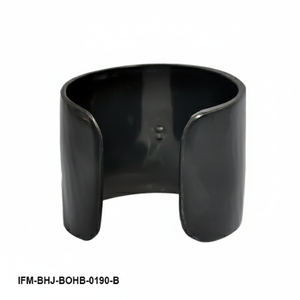 Brazalete Artesanal de Cuerno de Búfalo Negro con Medallón Espiral Incrustado, Joyería Étnica Chic Natural y Sostenible - Product Image 3