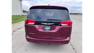 2023 Chrysler Voyager LX FWD muy bien usado - Product Image 5