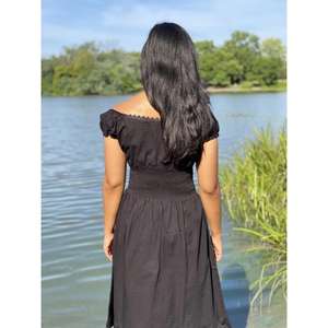 Robe midi noire brodée pour femmes, broderie florale, col en V, manches courtes, robe décontractée ethnique d'été - Product Image 4