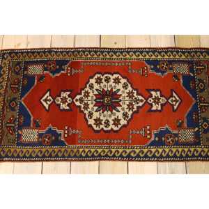 Tapis turc vintage 2,1x4,1 pieds, tapis en laine rouge à petits pois - Product Image 2