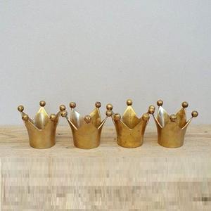 Couronne en métal Décoration royale et élégante Matériau de haute qualité Idéal pour la décoration de bureau à domicile et d'événement de luxe - Product Image 4