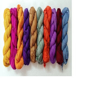 Rubans de soie sari teints sur mesure de qualité supérieure en écheveaux de poids de 100 grammes fabriqués à partir de tissu sari recyclé idéal pour la revente - Product Image 5