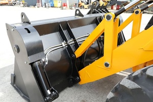 Chargeuse-pelleteuse JCB 3CX 4x4 de 74 CV, machine d'excavation diesel avec chargeur frontal hydraulique et godet arrière - Product Image 4