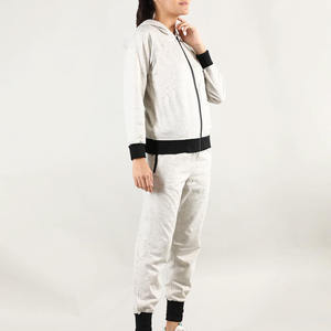 ชุดวอร์มมีฮู้ดสำหรับผู้หญิงไซส์พลัส ออกแบบตามสั่ง สำหรับการฝึกซ้อมและวิ่งจ๊อกกิ้ง ผ้าฝ้ายฟลีซ 100% โลโก้แบบกำหนดเอง ดีไซน์ทันสมัย - Product Image 2