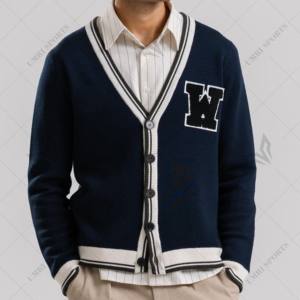 Cárdigan de club personalizado con logotipo bordado en el pecho, insignia con aplique en W, 100% lana merino, lavado a mano, ajuste regular, puños acanalados a rayas - Product Image 4