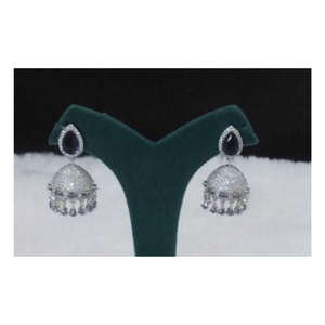 Elegantes pendientes de latón para mujer con diamantes americanos Elección perfecta para eventos tradicionales y ropa de fiesta - Product Image 1