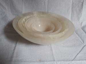 Bol à fruits en résine à débit de style unique Vaisselle en gros Bol à salade pour pâtes alimentaires pop-corn Bol de service indien fait à la main en résine Plateaux - Product Image 3