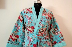 Chaqueta acolchada hecha a mano Kantha, chaqueta con estampado floral, kimono de mujer, bata de ducha floral - Product Image 2