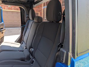 รถจี๊ป SUV ปี 2021 4 ที่นั่ง ยาง R20 ไฟหน้าแบบฮาโลเจน ไฟเดย์ไลท์แบบ LED น้ำมันเบนซิน พวงมาลัยซ้าย - Product Image 3