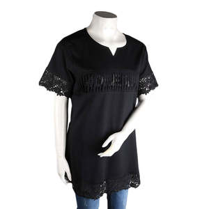 Camiseta con volantes y pedrería para mujer - Negra - Product Image 1