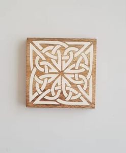 Último diseño indio hecho a mano de madera y resina forma cuadrada color marrón y blanco posavasos vajilla - Product Image 1
