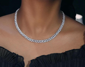 สร้อยคอเงินแบบ Cuban Link ดีไซน์คลาสสิกประดับเพชรเทียม เครื่องประดับเงินสุดหรู - Product Image 1