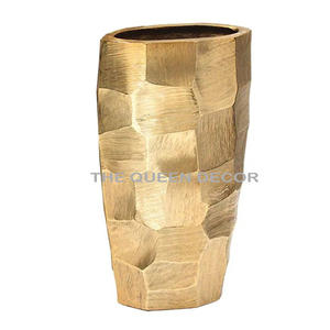 Fantaisie élégante aluminium métal forme Unique finition marron martelé Texture maison décorative Vase à fleurs fait à la main - Product Image 5
