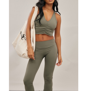 Conjunto Deportivo para Mujer con Logotipo Personalizado, Leggings Ajustables con Corte Acampanado y Sujetador Deportivo - Product Image 5