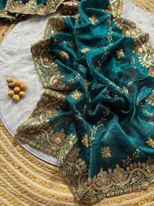 Saree traditionnel en soie douce de créateur indien avec un beau travail de broderie pour les mariages et les fêtes - Product Image 2