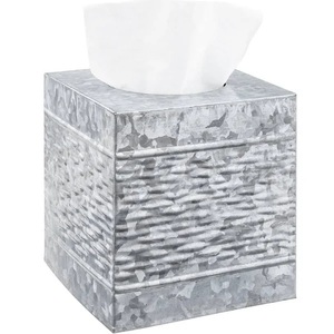 Belle boîte à mouchoirs en métal de couleur dorée avec finition mate pour aux prix d'usine directs avec tailles 5.3x5.3x5.8 pouces - Product Image 3