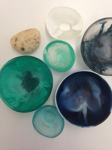 Ensaladera de resina ODM hecha a mano en blanco y negro personalizada con textura de mármol y patrón de remolino acuático frutero utilizado en Home Hotel Buffet - Product Image 4