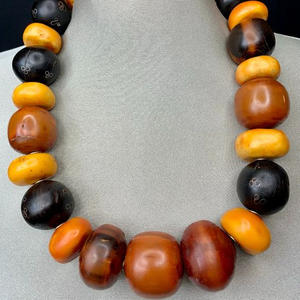 Collar con cuentas de resina Premium de Venta caliente, joyería marrón verde de forma ovalada corta para mujeres en diseño indio de moda - Product Image 2