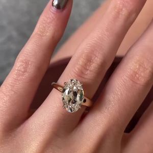 Bague de fiançailles solitaire ovale de 2,00 carats en diamant de laboratoire certifié IGI, provenant de l'ancienne mine, poids total de 2,00 carats - Product Image 1