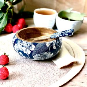 Ensaladera de Madera de Mango de Diseño Clásico, Pulida y de Lujo, Reutilizable, Ecológica, Tallada, Decorativa, con Esmalte Impreso para Comedor - Product Image 1