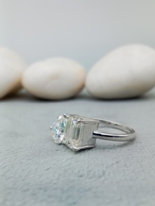 ¡Anillo de boda de compromiso de moissanita VVS solitario elegante personalizado en oro de 14K 925 Plata 18K para fiestas de aniversarios 100% de moda! - Product Image 3