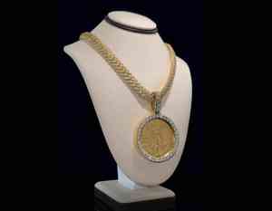 Collar de Cadena Cubana con Colgante de Medallón de Moneda Plateado, Plata 925, Estilo Vintage, Diamante Cultivado en Laboratorio, Corte Brillante Redondo - Product Image 4