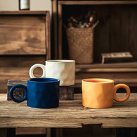 Nouvelle arrivée avec surface martelée tasse en céramique inégale tasse de petit déjeuner avec poignée