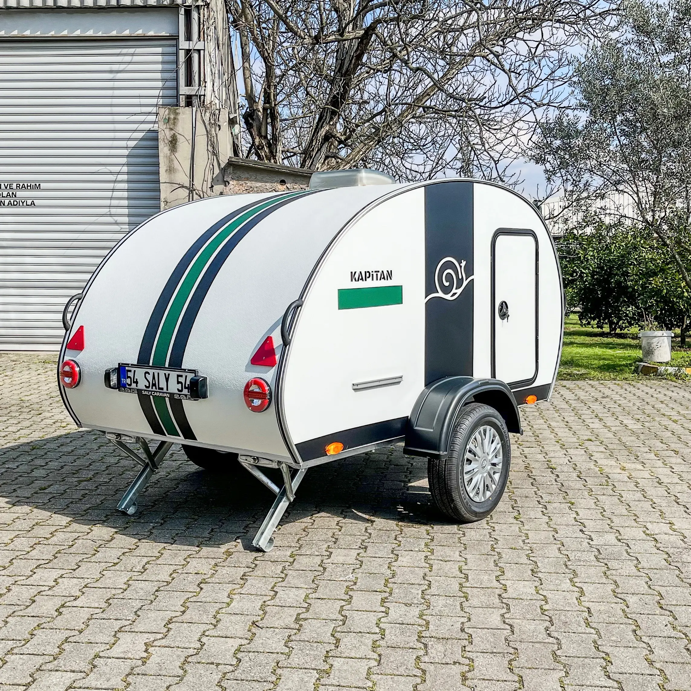 Tuyệt vời Teardrop Trailer kapitan Road phiên bản 2024 mô hình kapitan Trailer 2 người Giường Màu trắng từ Saly Caravan