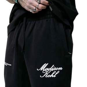 100% algodón Fleece Heavyweight Relaxed Fit Jogger Pants Time Flies Black Screen Print Zip Pocket Casual Streetwear Style - Product Image 4