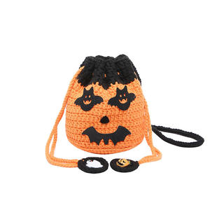 Bolso Bandolera Unisex de Algodón Hecho a Mano con Diseño de Murciélago Divertido y Calabaza de Halloween, Tejido a Crochet, Moderno, Duradero y Portátil - Product Image 5