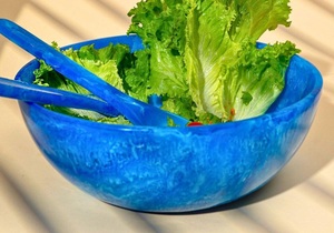 Frutero de resina hecho a mano, cuenco decorativo artístico brillante para exhibición en la sala de estar disponible en suministro mundial - Product Image 2