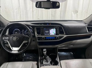Toyota Highlander d'occasion 2015, essence, traction avant, transmission automatique, moteur V6 3.5L, véhicule d'occasion, transmission automatique intégrale - Product Image 5